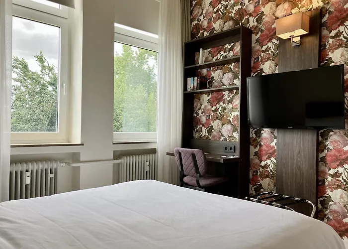 Faehrhaus Hotel Am Rhein By Mayburgh