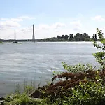 Faehrhaus Am Rhein By Mayburgh מלון