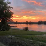 Faehrhaus Am Rhein By Mayburgh Отель Дюссельдорф