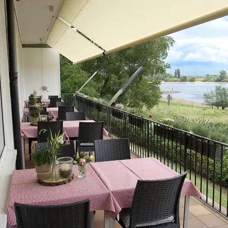 Nocleg ze śniadaniem Faehrhaus Am Rhein By Mayburgh 3*