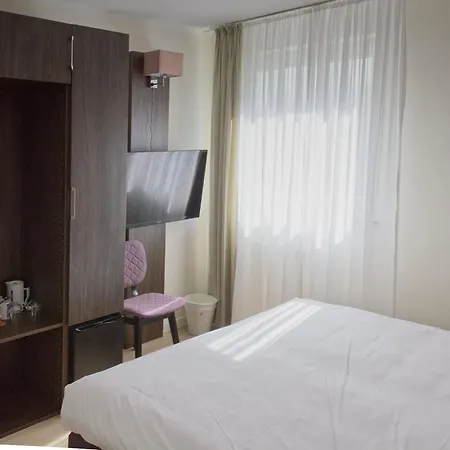 Hotel Faehrhaus Km734 فندق مبيت وإفطار دوسلدورف