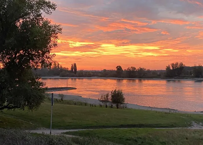 Faehrhaus Am Rhein By Mayburgh Oda ve Kahvaltı Düsseldorf